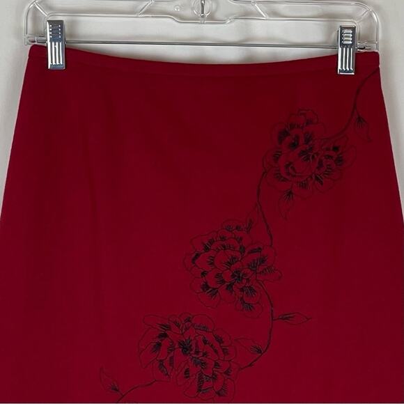 LOFT Red With Black Embroidered Floral Wool Blend CottageCore Skirt NWOT Size 4P - Picture 2 of 11